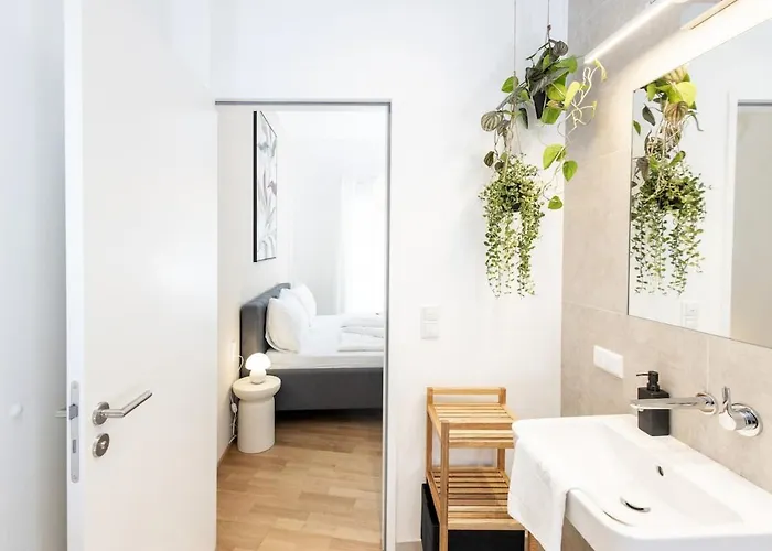 Modern, Bright Garden Apartment, 15 Mins To Center Вена