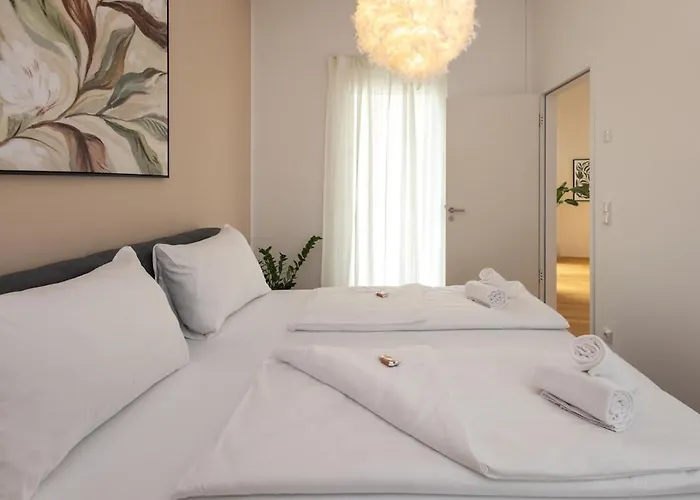 Modern, Bright Garden Apartment, 15 Mins To Center *